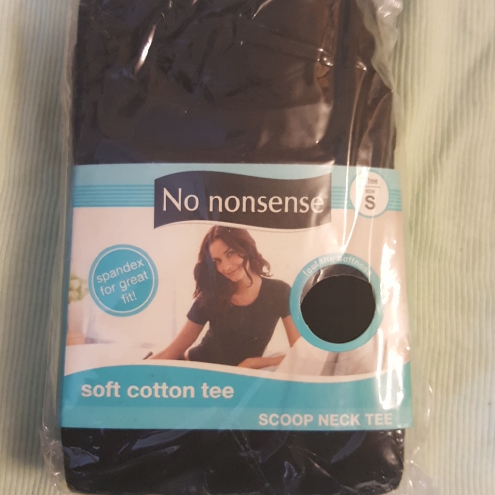 QTY  4  soft cotton t-shirt - small